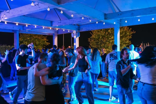 TRADICIJA KOJA TRAJE – ‘’LETNJI VAJB’’  SE VRAĆA NA ROOFTOP CINESTARA UZ PLESNE VEČERI I KVIZOVE